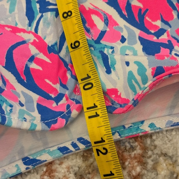 Lilly Pulitzer Hazelle Stretch Shorts in Cosmic Coral - Size 2 - Picture 7 of 9